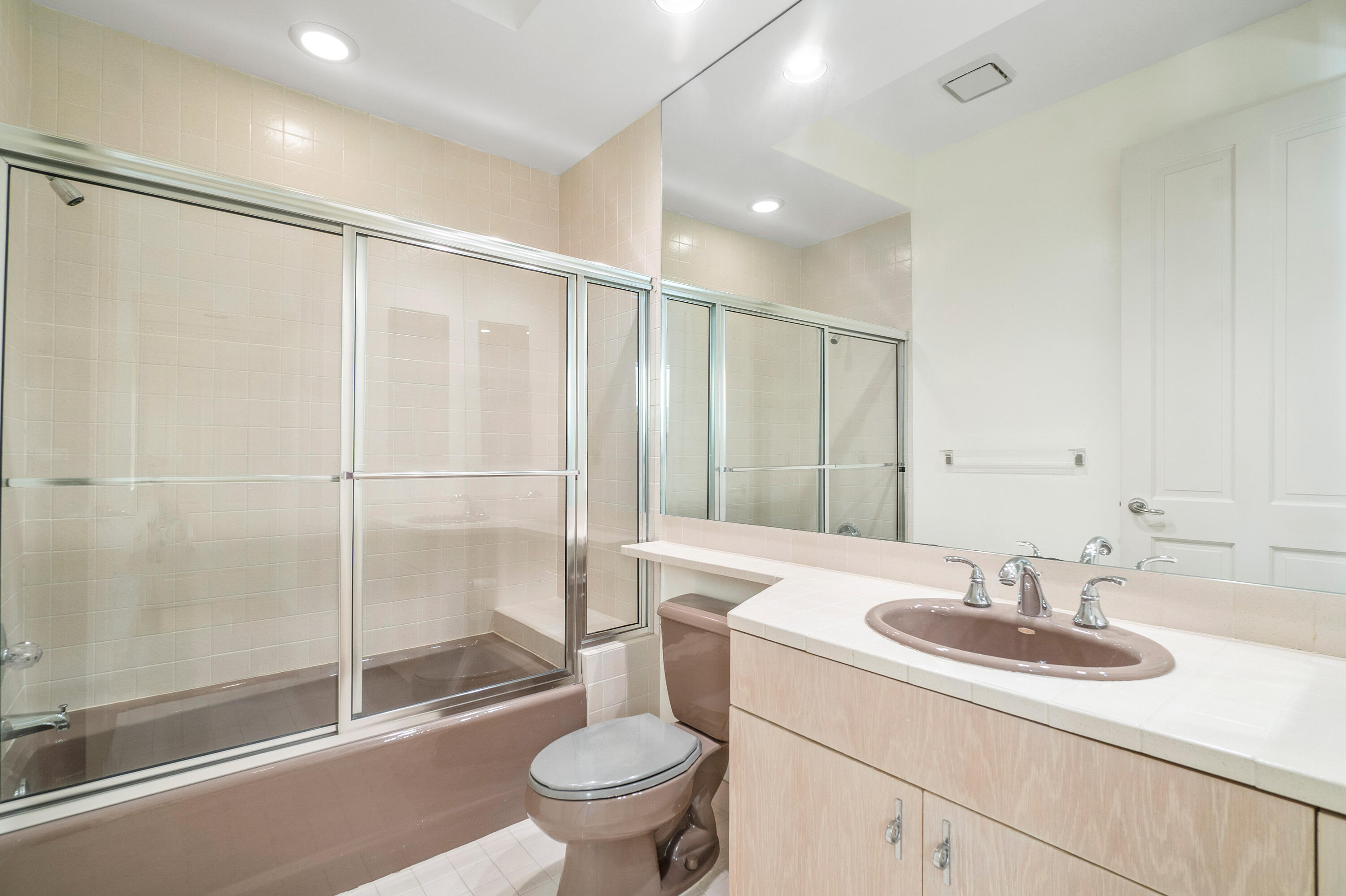 17046 Royal Cove Way Boca Raton, FL 33496 - Photo 35 of 55 Bathroom 3