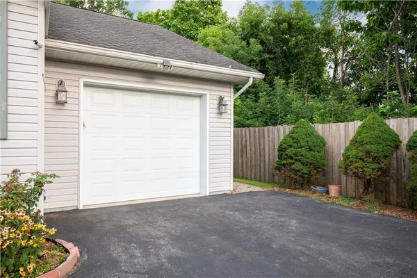 $289,900 | 504 North Buhl Farm Drive, Hermitage, PA 16148