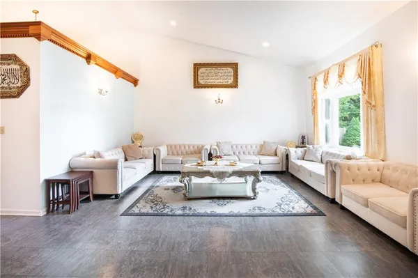 $289,900 | 504 North Buhl Farm Drive, Hermitage, PA 16148