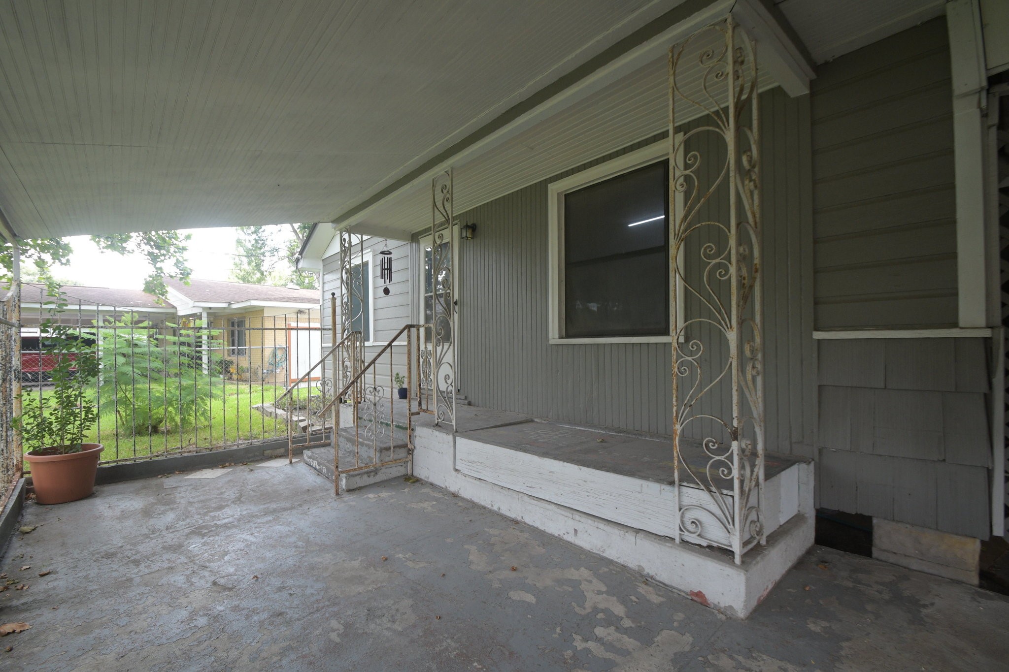 283 Turner Drive Houston, TX 77076 - Photo 2 of 19 Front porch