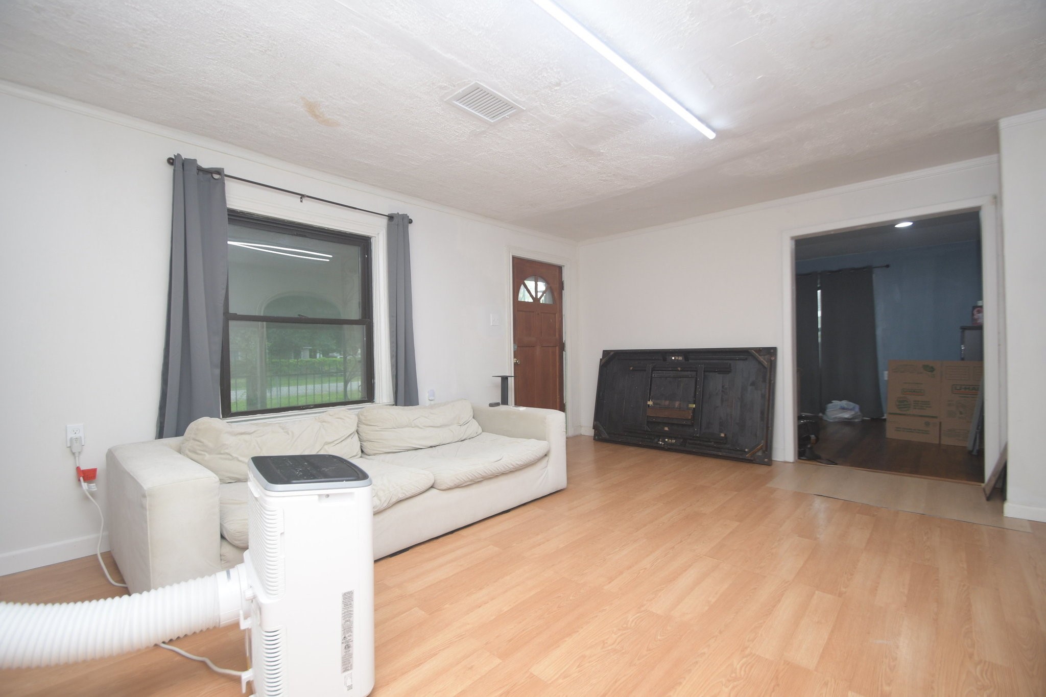 283 Turner Drive Houston, TX 77076 - Photo 8 of 19 Living Room