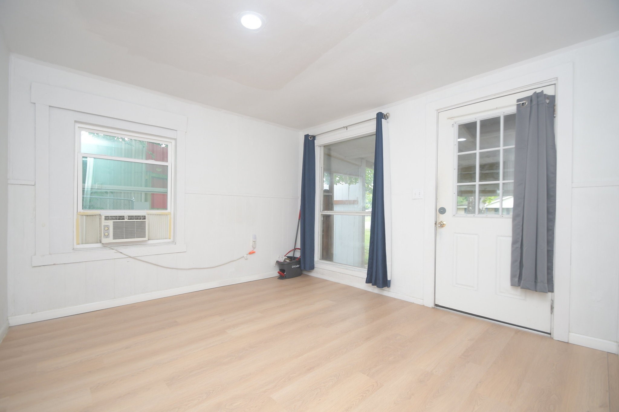 283 Turner Drive Houston, TX 77076 - Photo 9 of 19 Living room