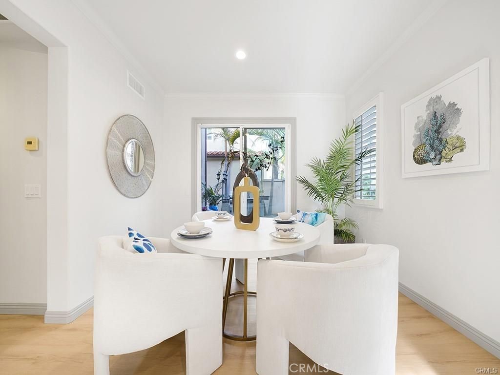 79 Modesto, Unit 96 Irvine, CA 92602 - Photo 14 of 35 Dinning Room