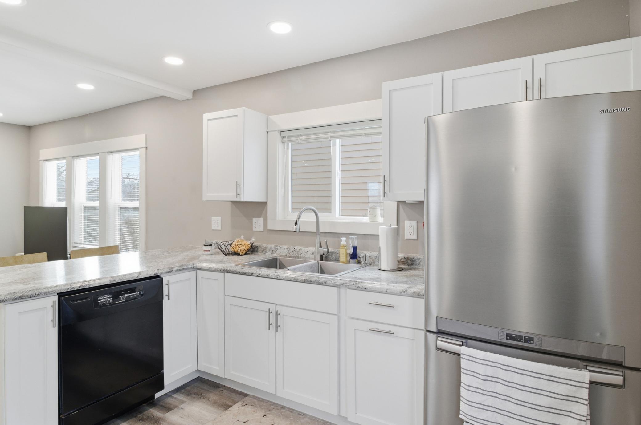 309 Etna Street St. Paul, MN 55106 - Photo 9 of 31