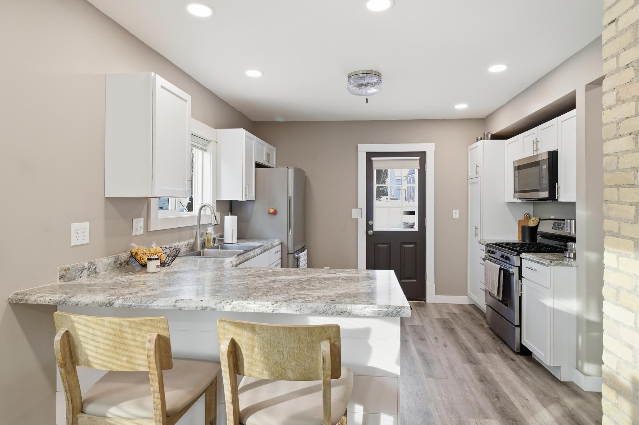 309 Etna Street St. Paul, MN 55106 - Photo 10 of 31