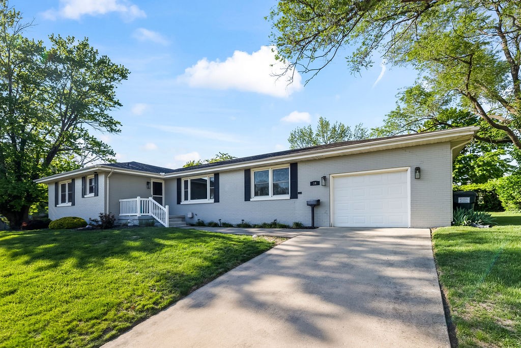 14 Dellwood Drive Decatur, IL 62521 - Photo 2 of 31