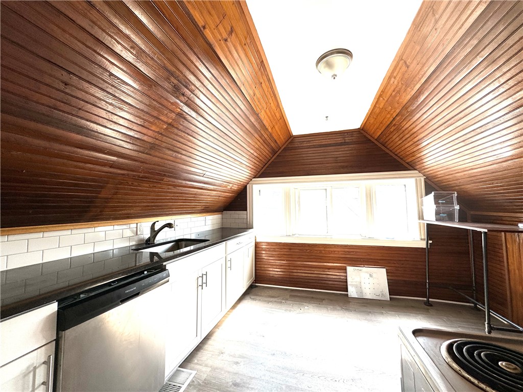 34 Canfield Place Rochester, NY 14607 - Photo 17 of 25