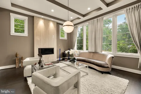 $2,750,000 | 3701-38 38th Street North, Arlington, VA 22207