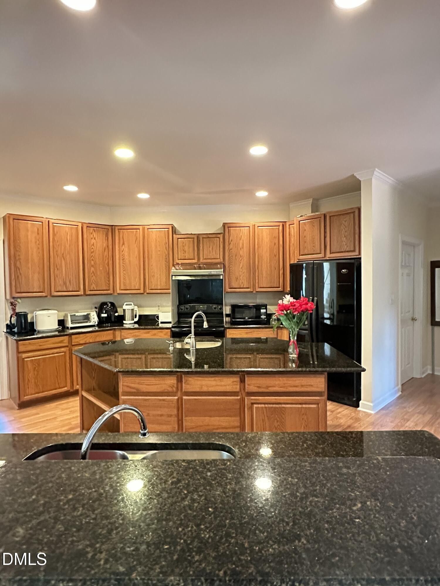 303 Rowe Road Chapel Hill, NC 27516 - Photo 15 of 21 Kitchen55