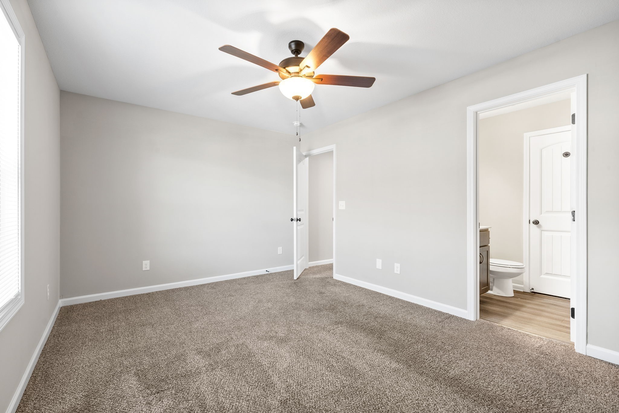 264 Smithson Lane, Unit B Clarksville, TN 37040 - Photo 16 of 25 an empty room with closet and ceiling fan