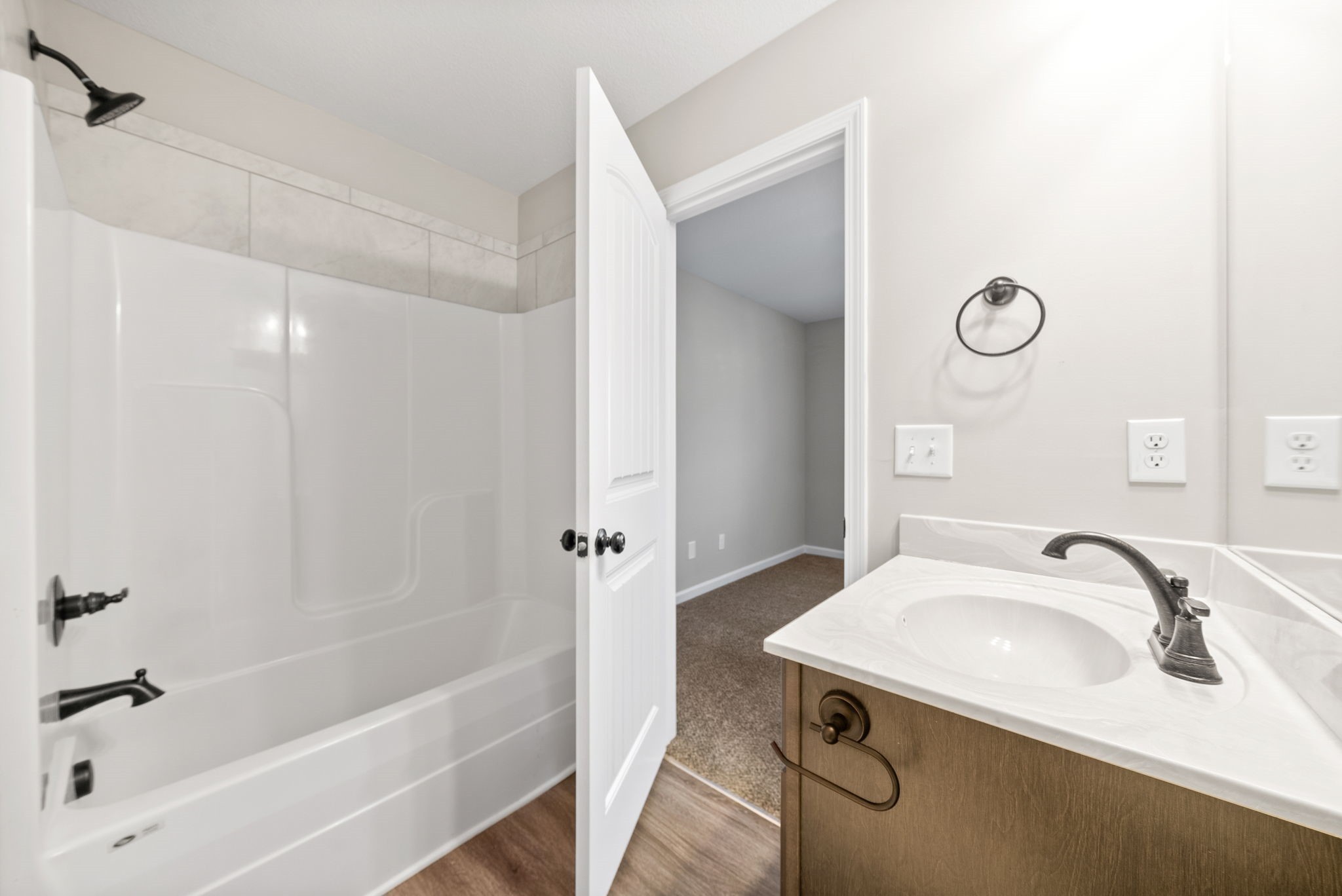 264 Smithson Lane, Unit B Clarksville, TN 37040 - Photo 18 of 25 a bathroom with a sink and a bathtub