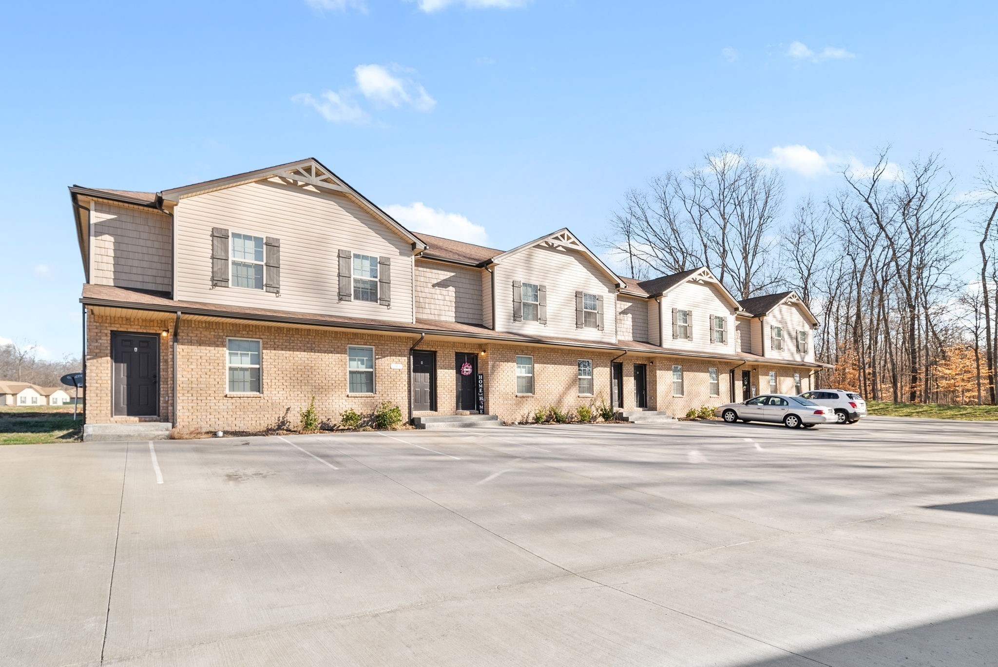 264 Smithson Lane, Unit B Clarksville, TN 37040 - Photo 2 of 25 a front view of a building