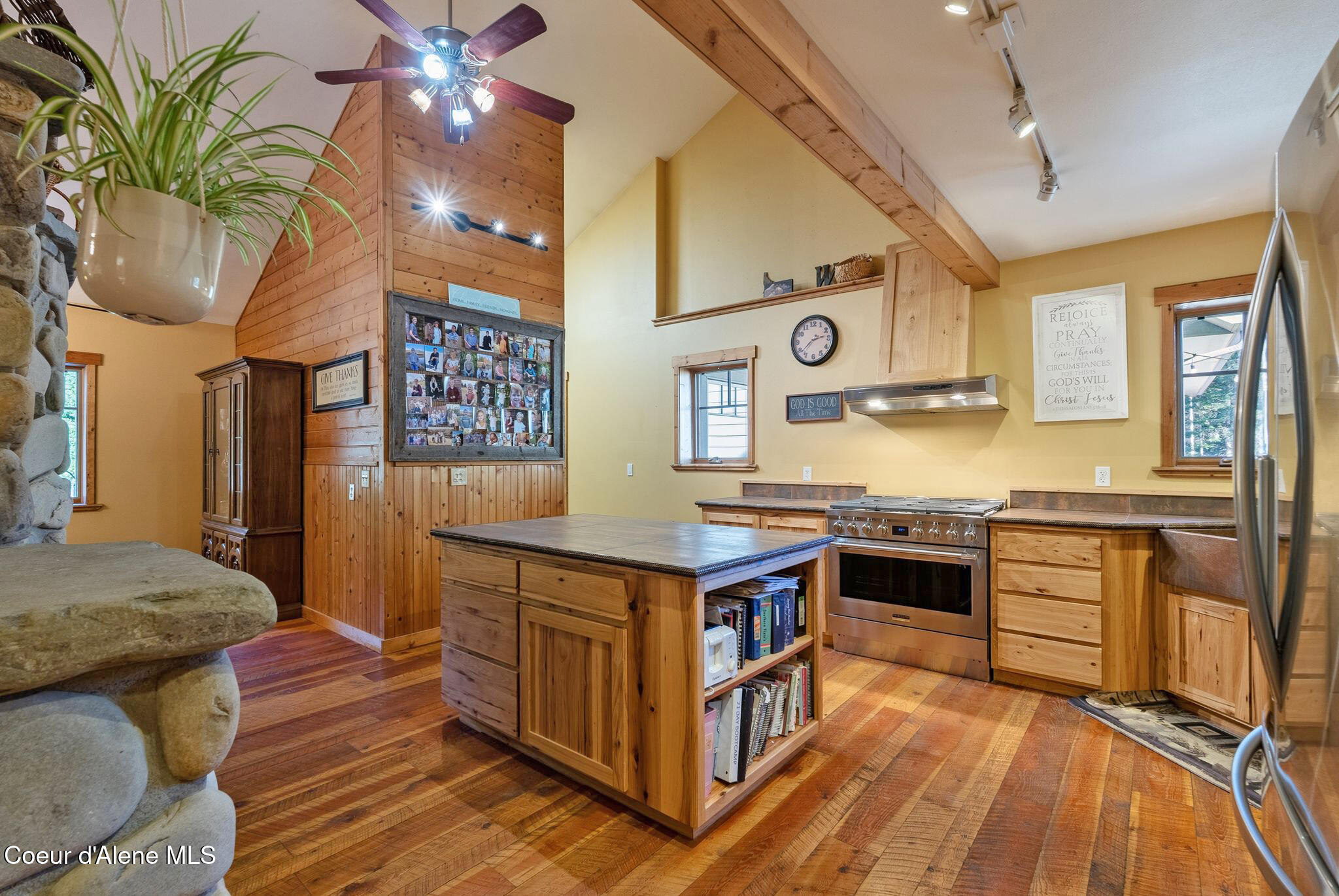 4719 Selle Road Sandpoint, ID 83864 - Photo 23 of 93 A chefs kitchen