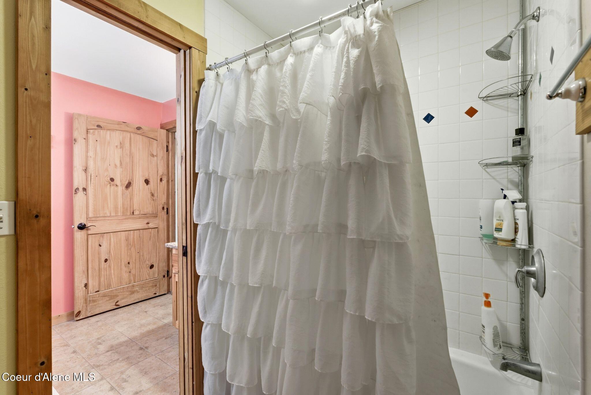 4719 Selle Road Sandpoint, ID 83864 - Photo 46 of 93 Guest bathroom