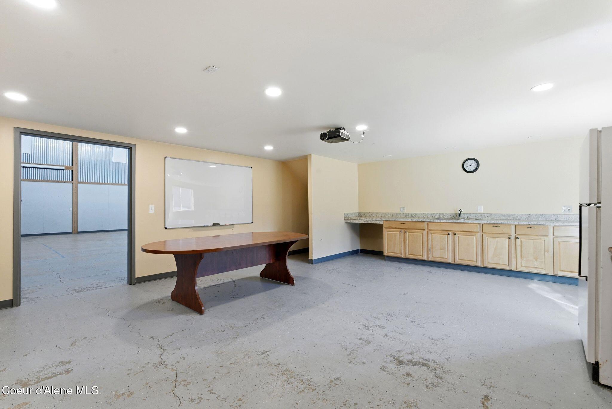 4719 Selle Road Sandpoint, ID 83864 - Photo 62 of 93 Shop room with sink