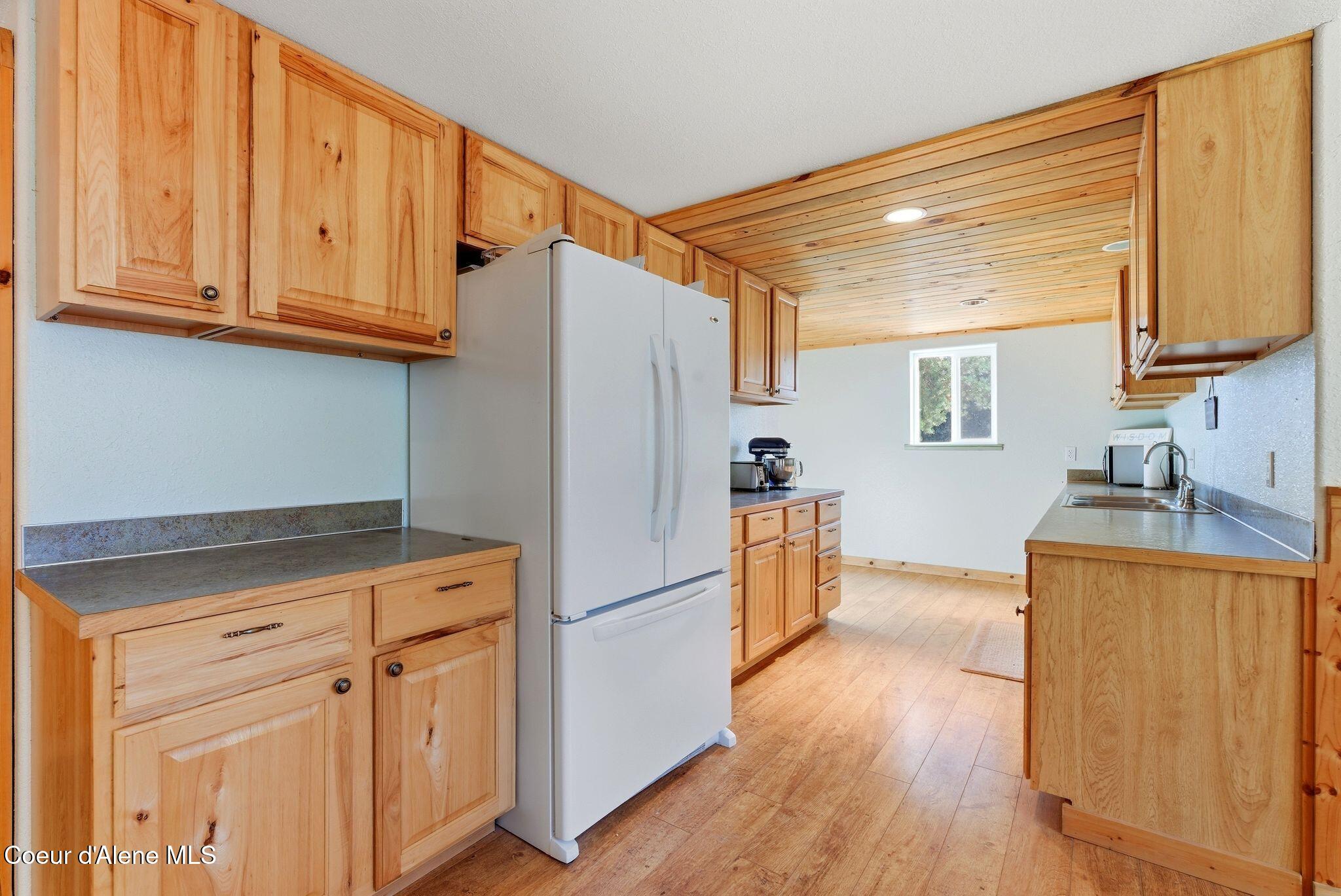 4719 Selle Road Sandpoint, ID 83864 - Photo 74 of 93 Apartment kitchen