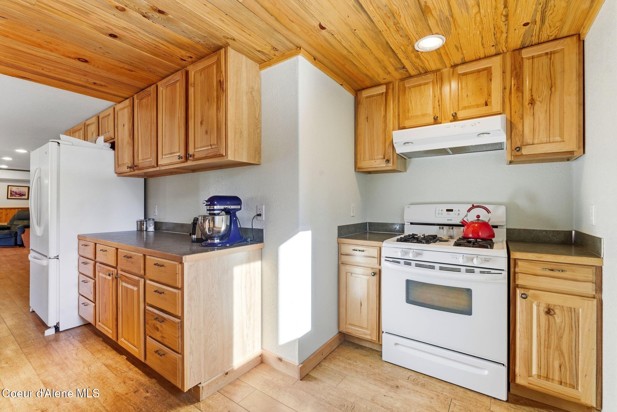 4719 Selle Road Sandpoint, ID 83864 - Photo 75 of 93 Apartment kitchen