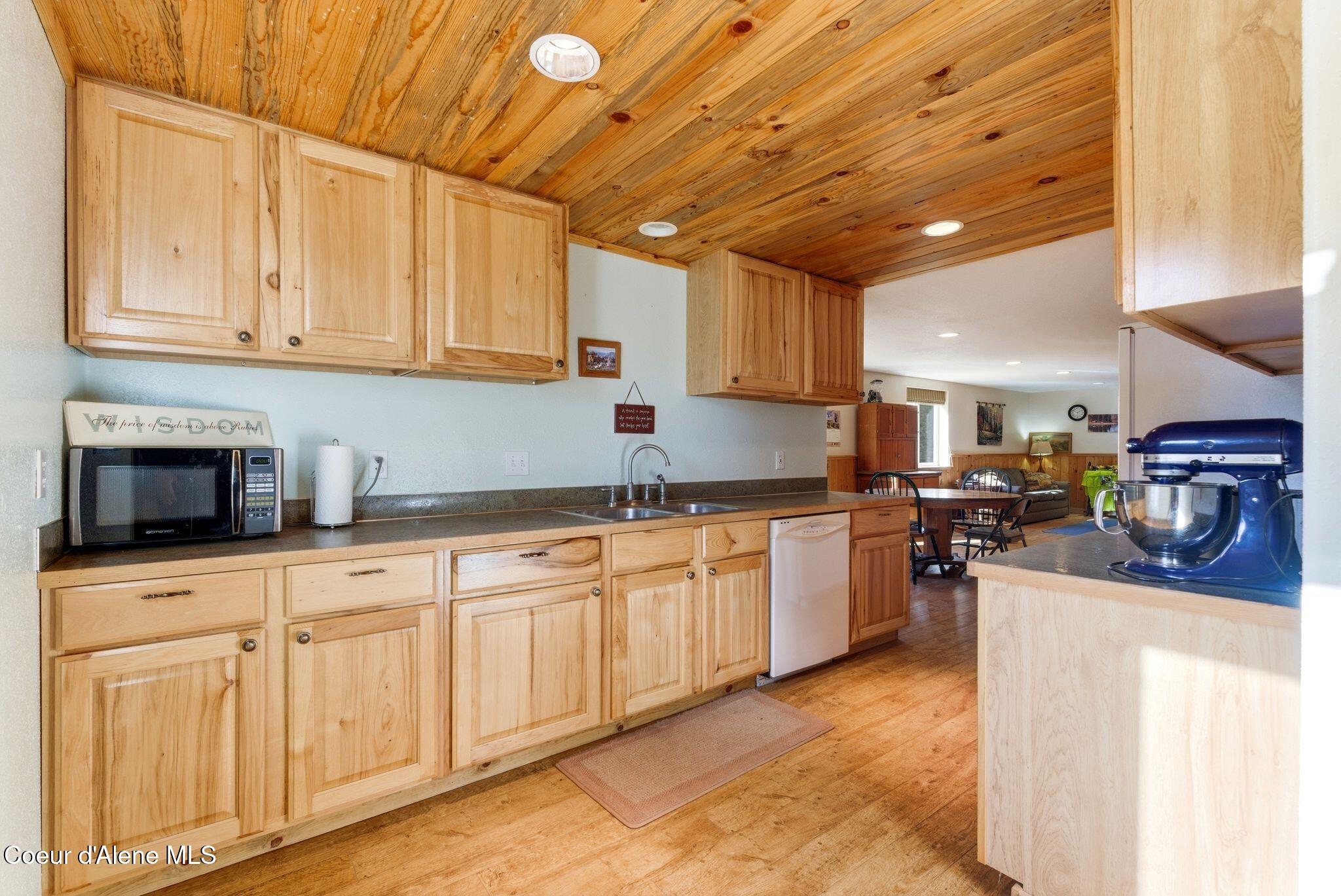 4719 Selle Road Sandpoint, ID 83864 - Photo 76 of 93 Apartment kitchen