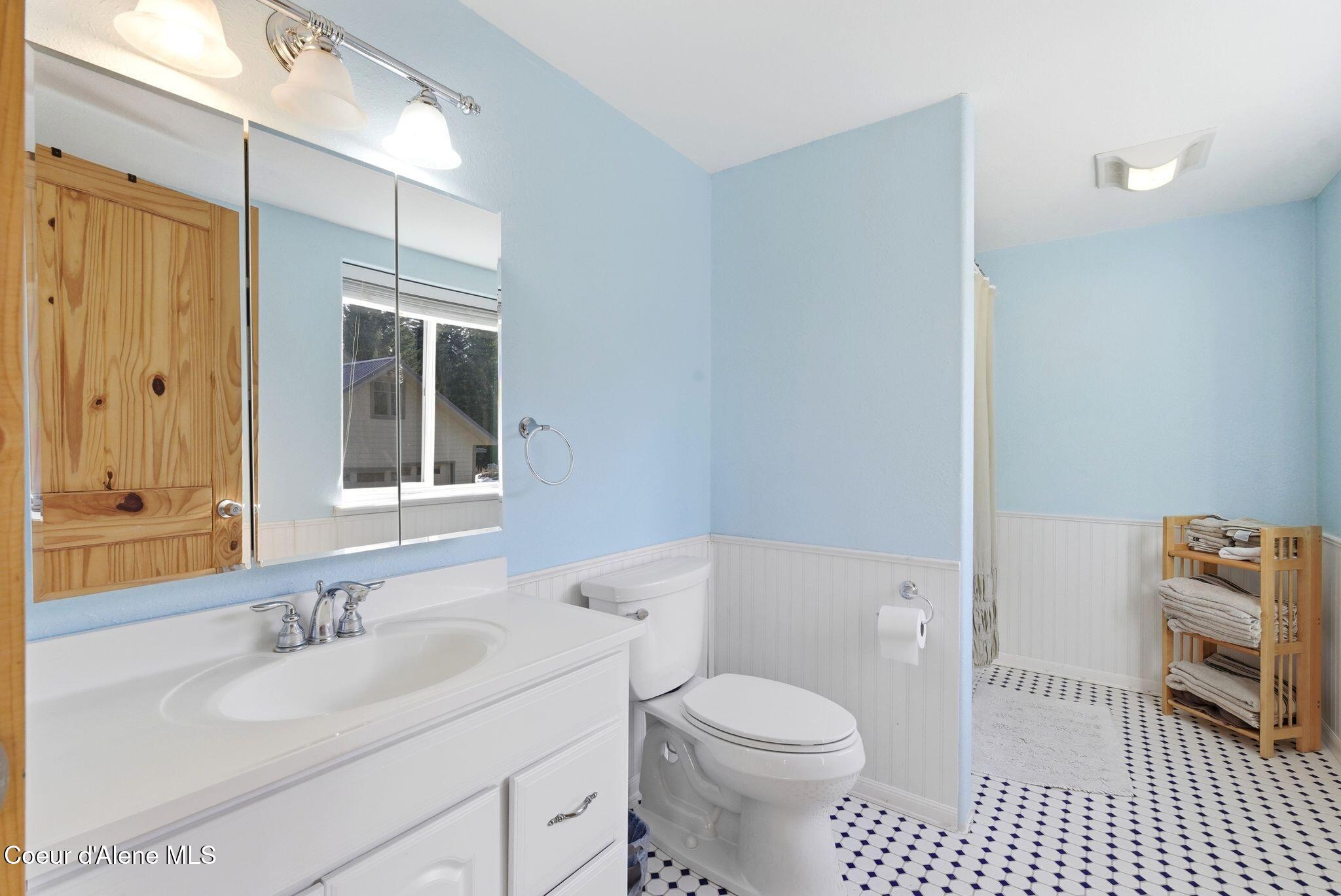 4719 Selle Road Sandpoint, ID 83864 - Photo 82 of 93 Apartment bathroom