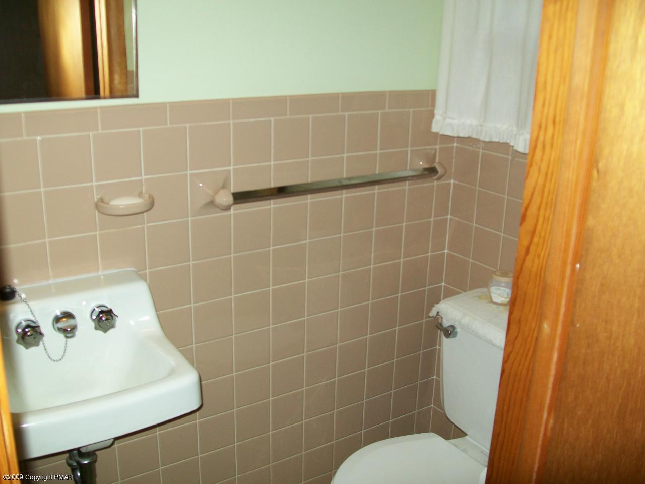 519-520 Mountain Road Albrightsville, PA 18210 - Photo 13 of 16 master bath