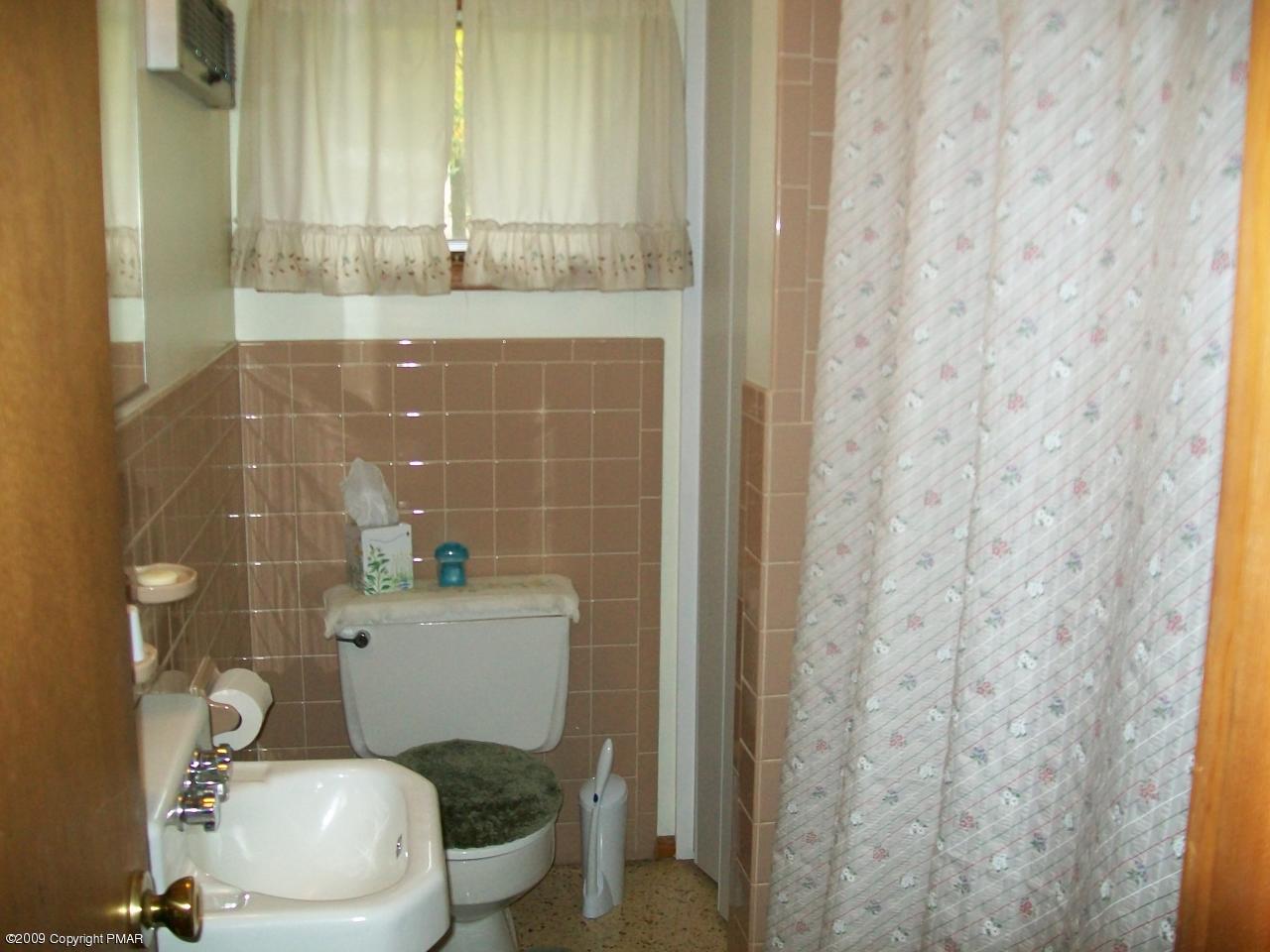519-520 Mountain Road Albrightsville, PA 18210 - Photo 16 of 16 main bath