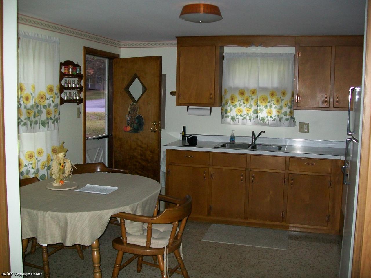 519-520 Mountain Road Albrightsville, PA 18210 - Photo 5 of 16 kitchen1