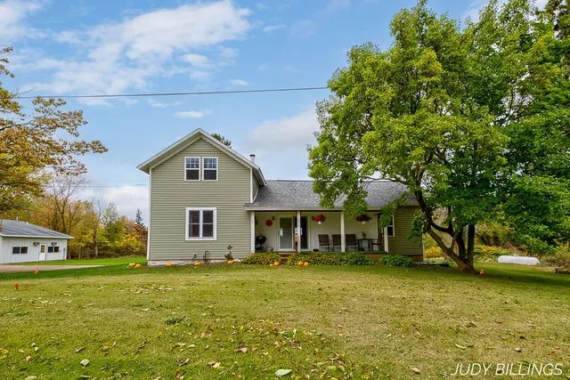$499,500 | 1676 68th Street, Fennville, MI 49408