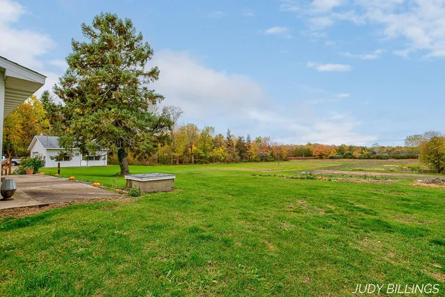 $499,500 | 1676 68th Street, Fennville, MI 49408