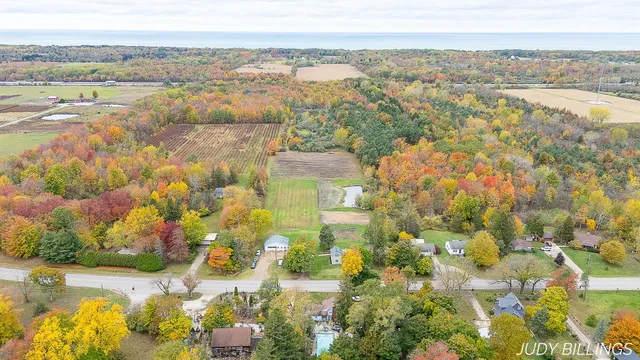 $499,500 | 1676 68th Street, Fennville, MI 49408