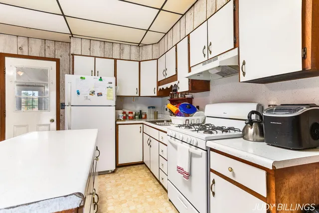 $499,500 | 1676 68th Street, Fennville, MI 49408