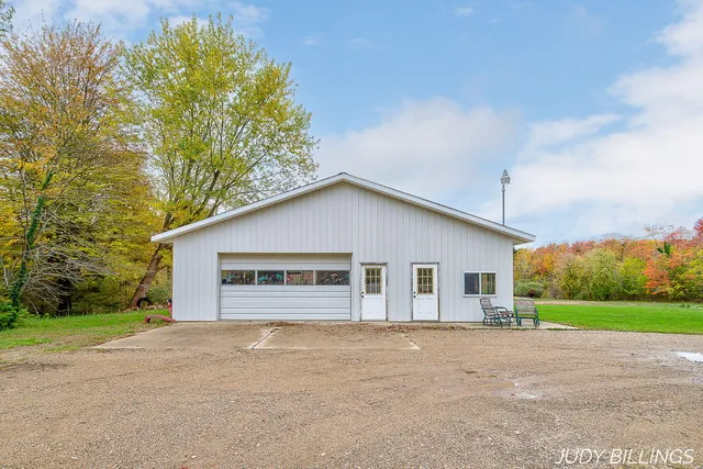 $499,500 | 1676 68th Street, Fennville, MI 49408
