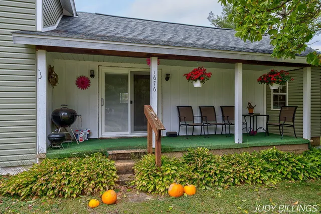 $499,500 | 1676 68th Street, Fennville, MI 49408