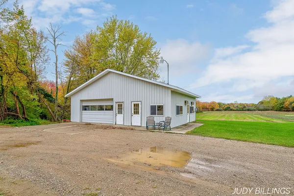 $499,500 | 1676 68th Street, Fennville, MI 49408