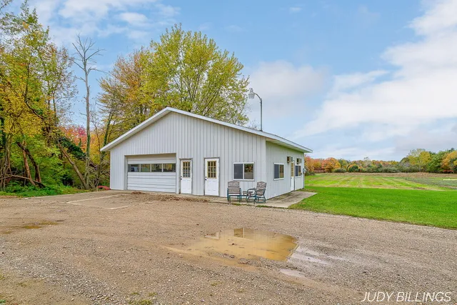 $499,500 | 1676 68th Street, Fennville, MI 49408
