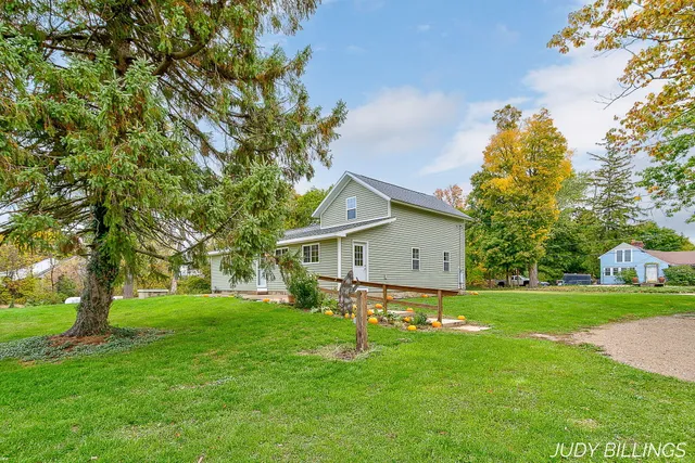 $499,500 | 1676 68th Street, Fennville, MI 49408
