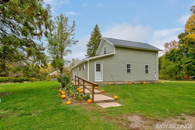 $499,500 | 1676 68th Street, Fennville, MI 49408