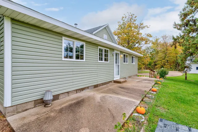 $499,500 | 1676 68th Street, Fennville, MI 49408