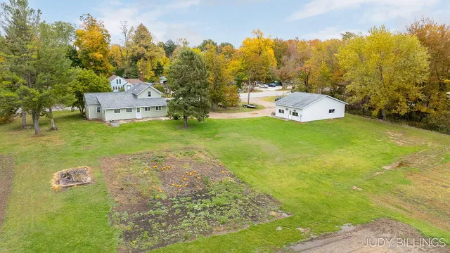 $499,500 | 1676 68th Street, Fennville, MI 49408