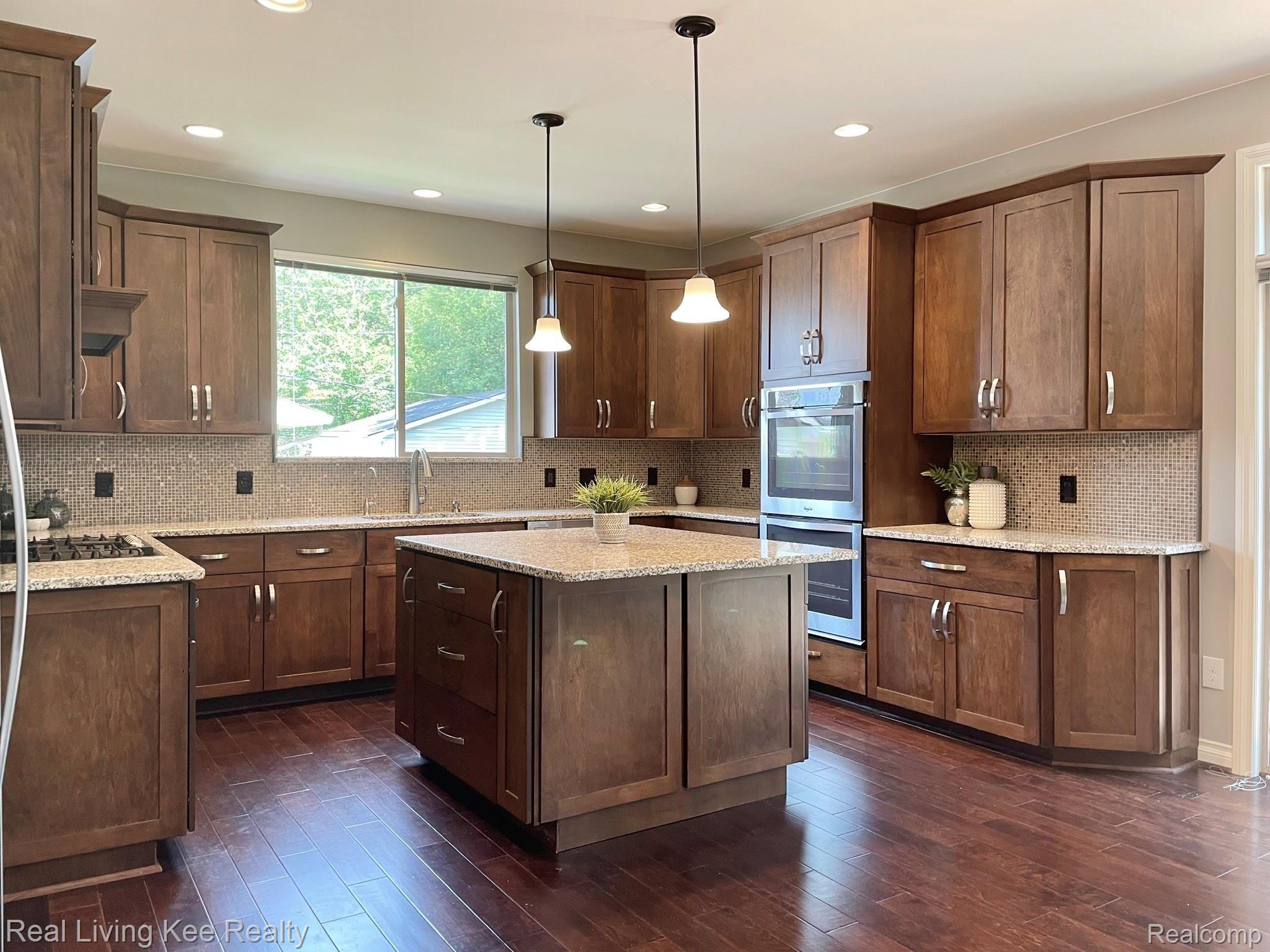 557 Curzon Road Rochester, MI 48307 - Photo 13 of 66 Spacious kitchen has gas range and double ovens