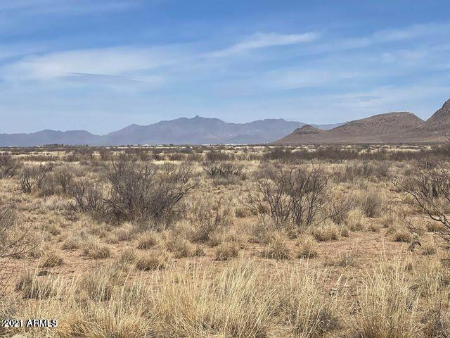 6 Lots In La, Unit 25 Cochise, AZ 85606 - Photo 3 of 3 a view of an lake and mountain