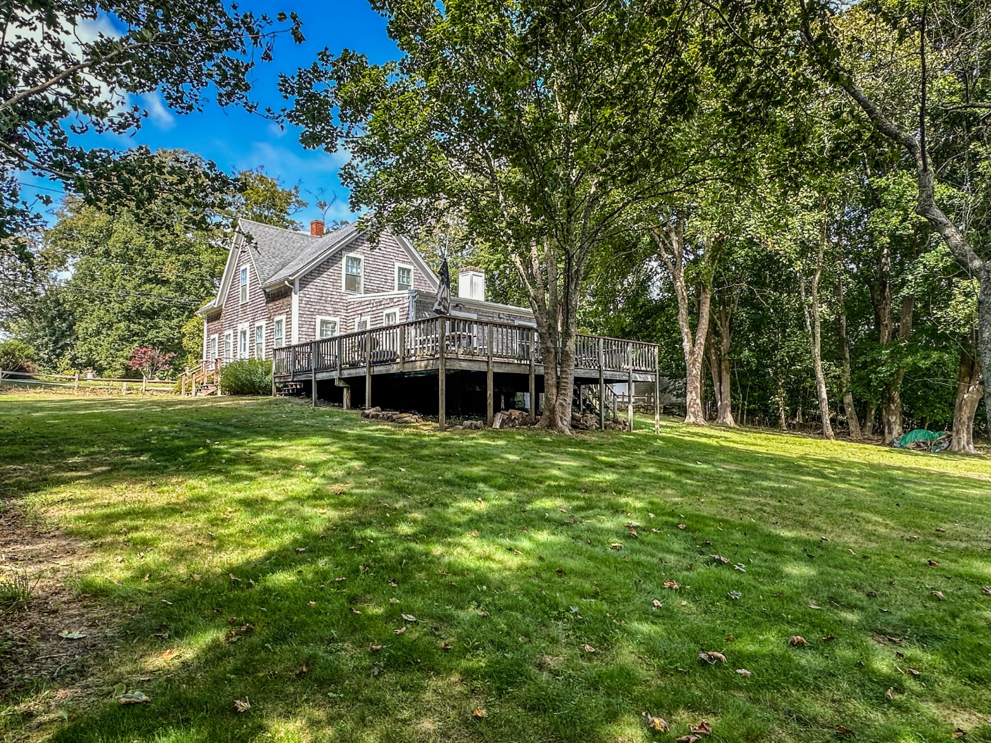 986 State Road Vineyard Haven, MA 02568 - Photo 5 of 27 a front view of a house with a garden