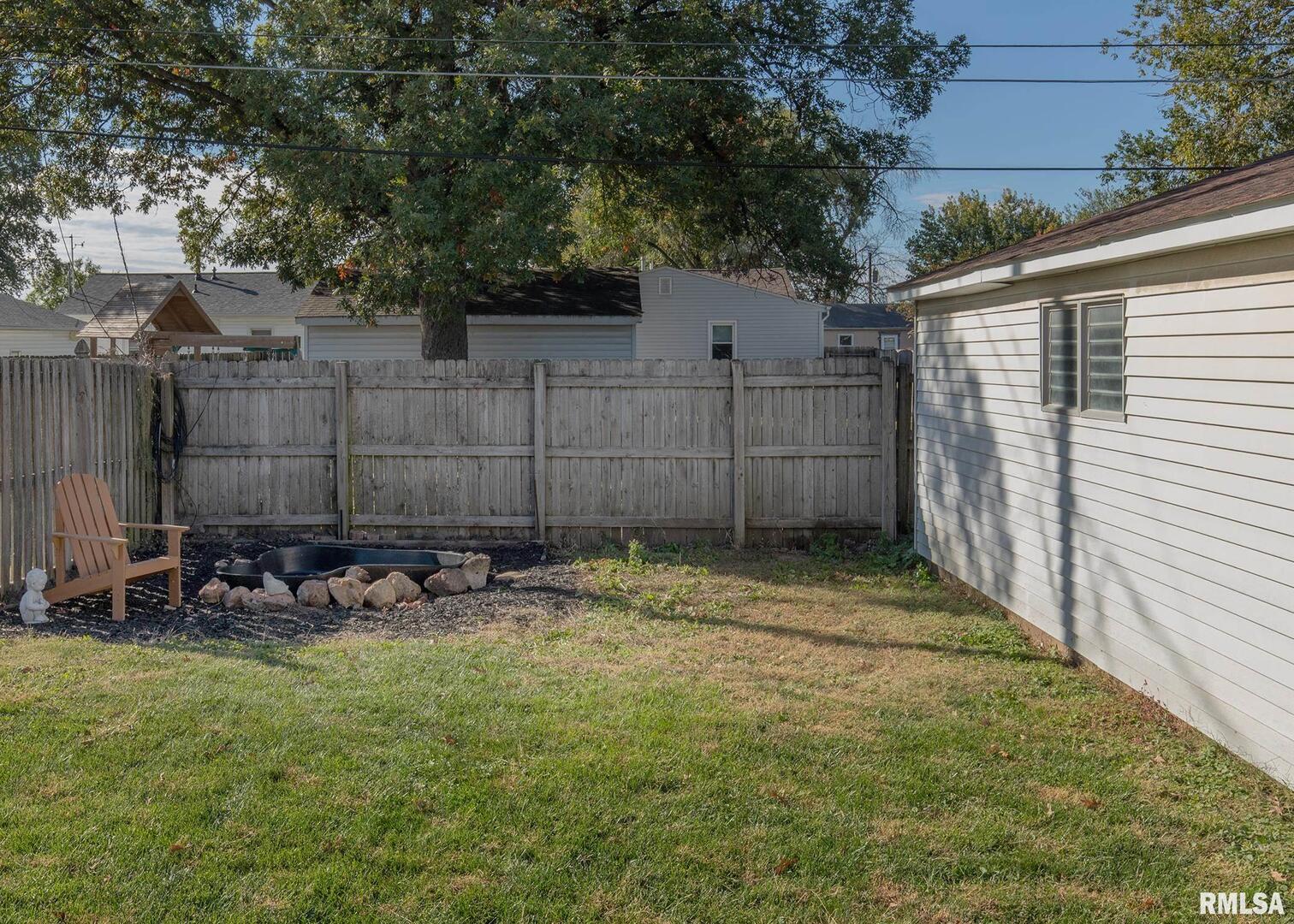 444 6th Street East Milan, IL 61264 - Photo 20 of 26 a view of a backyard