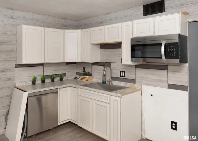 $165,000 | 444 6th Street East, Milan, IL 61264