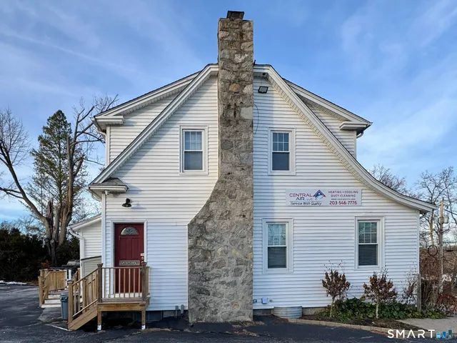 $1,999 | 336 Federal Road, Brookfield, CT 06804