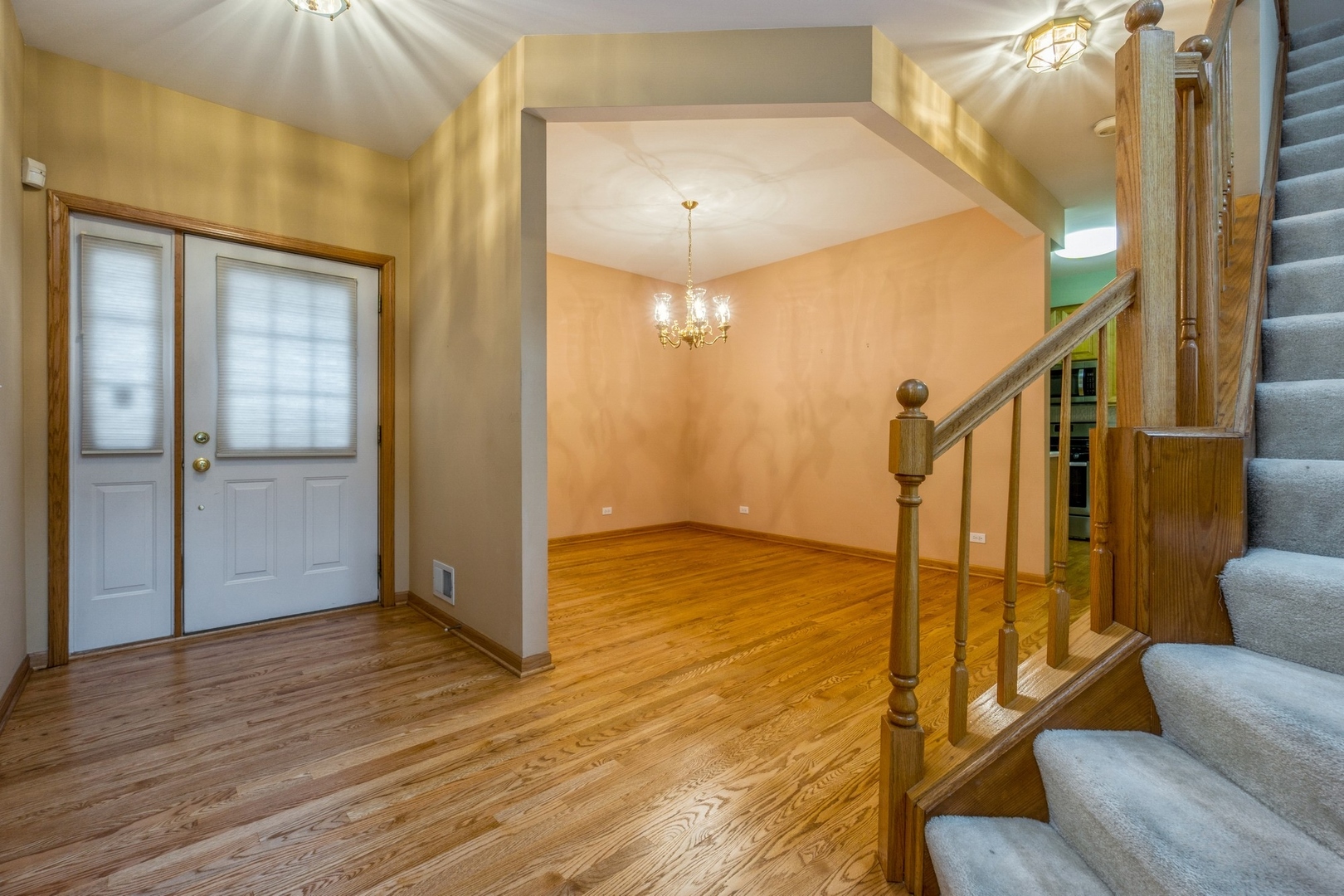 1711 Park Ridge Point Park Ridge, IL 60068 - Photo 2 of 16 a view of an empty room