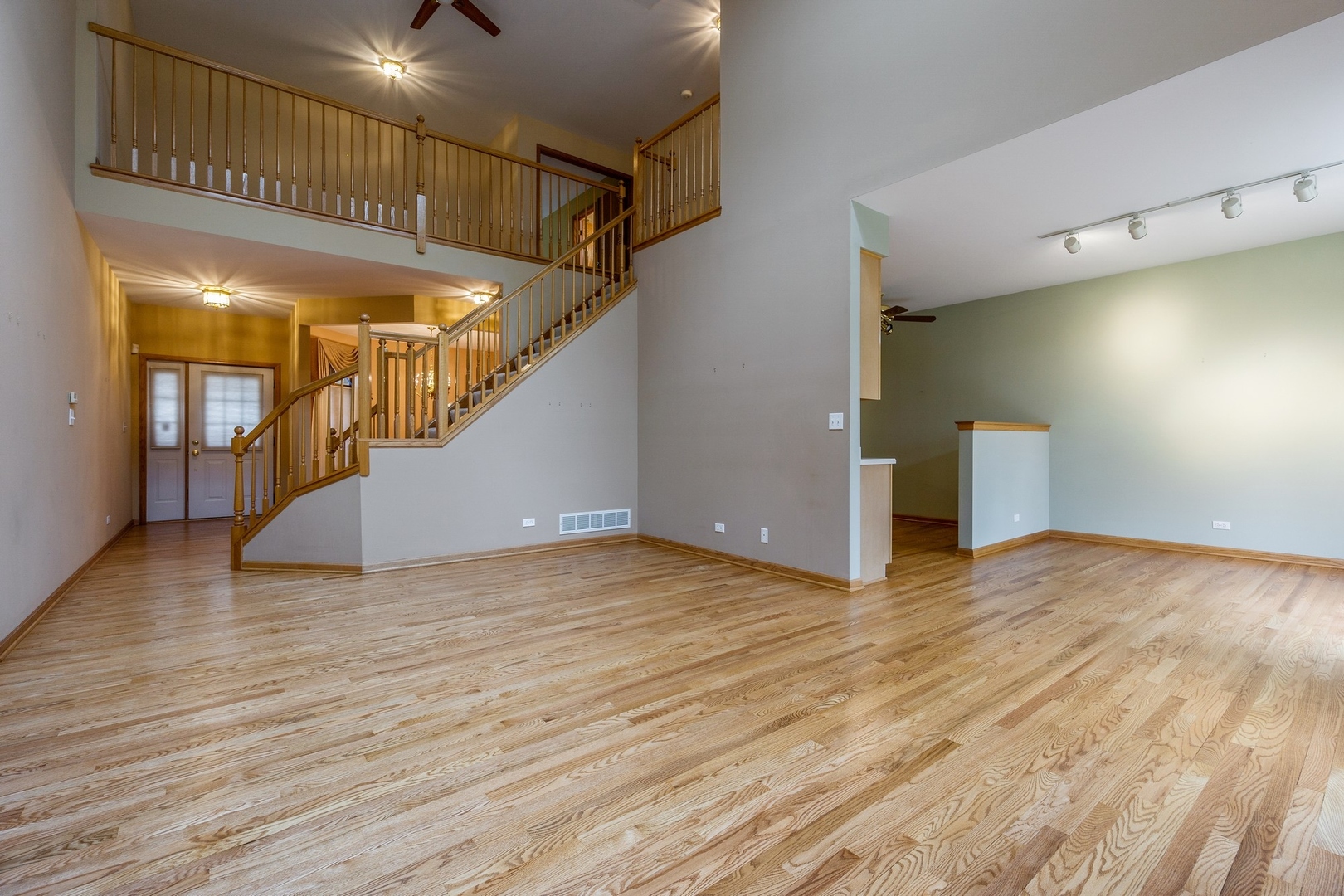 1711 Park Ridge Point Park Ridge, IL 60068 - Photo 5 of 16 a view of a hallway with wooden floor