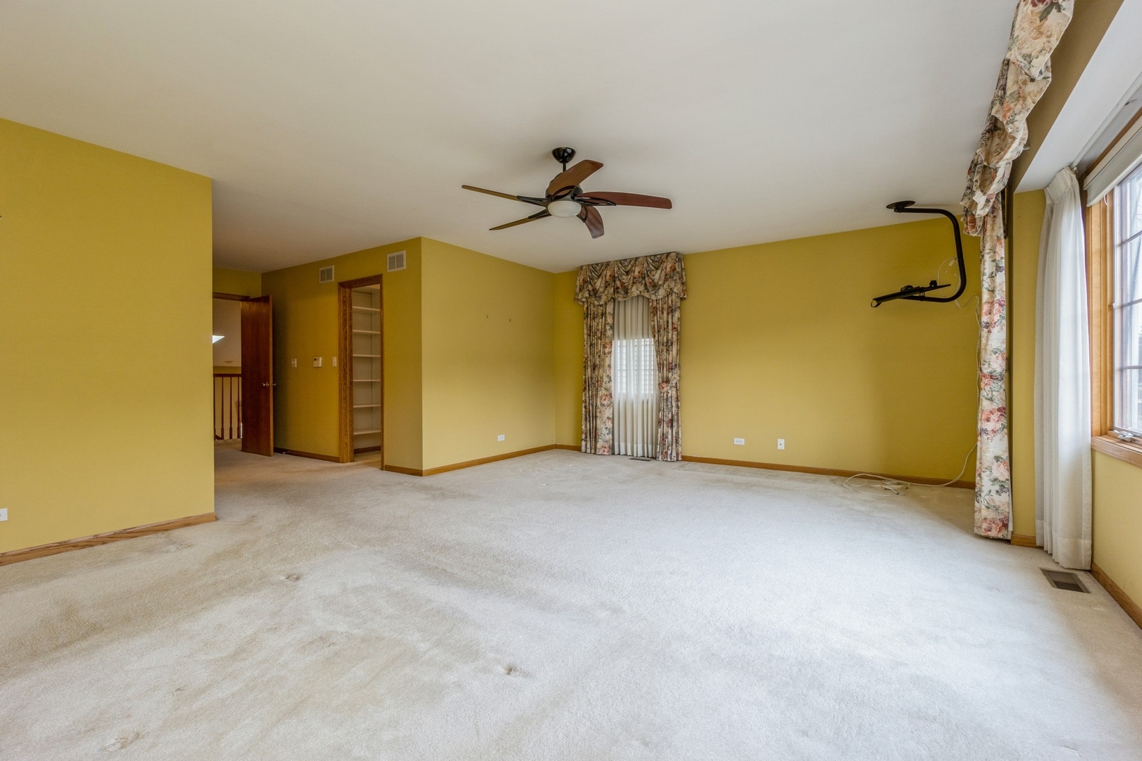 1711 Park Ridge Point Park Ridge, IL 60068 - Photo 8 of 16 an empty room with a ceiling fan and closet