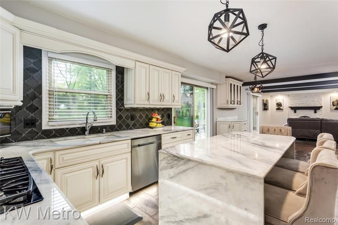 801 Bridgestone Drive Rochester, MI 48309 - Photo 8 of 29 Love the under cabinet ambient lighting and timeless light fixtures.