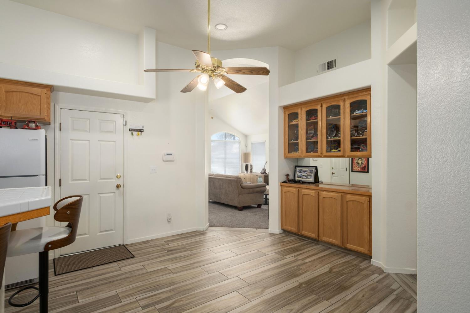 5682 West Sample Avenue Fresno, CA 93722 - Photo 9 of 25