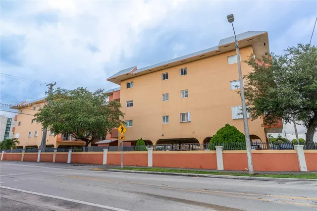 a view of a tennis court